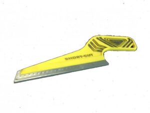 TRI-EDGE SHORTCUT - IDEAL SQUEEGEE FOR HARD TO REACH AREAS